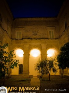 cortile_interno_museo_arte_medioevale_moderna_palazzo_lanfranchi_matera