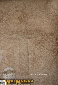 Croce scolpita cripta Chiesa rupestre di San Pietro Barisano   
