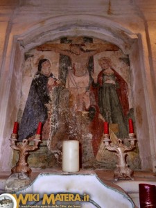 Altare crocifissione di Gesù, ai lati San Pietro e San Paolo chiesa rupestre Cristo la Gravinella  