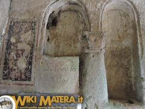 Affreschi raffiguranti Santa Barbara e capitelli