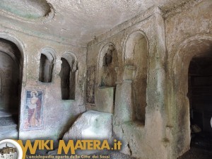 Interno della chiesa rupestre di Santa Barbara
