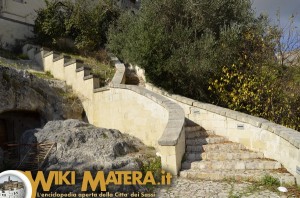 Scalinata di accesso alla chiesa rupestre di Santa Barbara