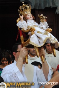 madonna_con_bambino_si_recano_al_carro_trionfale_festa_della_bruna_matera_3