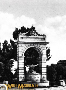 Antica, Fontana Ferdinandea in piazza Vittorio Veneto 