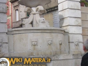 Fontana Ferdinandea in piazza Vittorio Veneto 